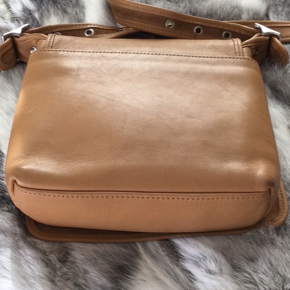 Coach Tan Crossbody Bag with Leather Material and Flap Closure - Picture 6 of 8